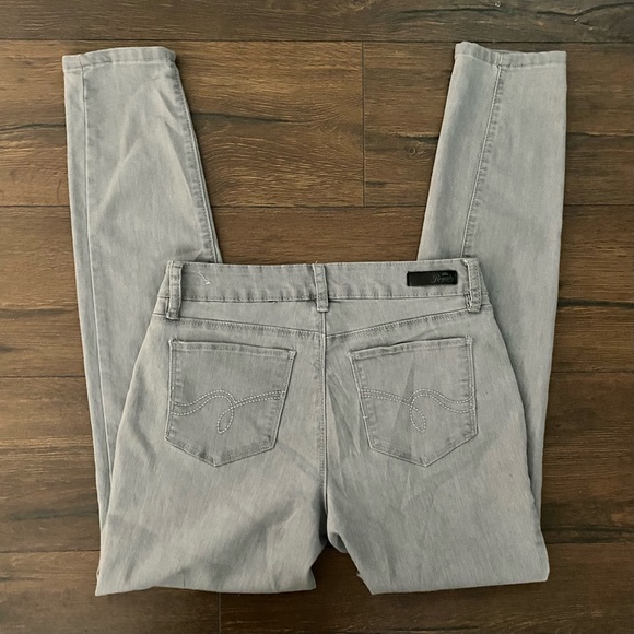 Royalty size 6 lightweight gray pants - Picture 3 of 9